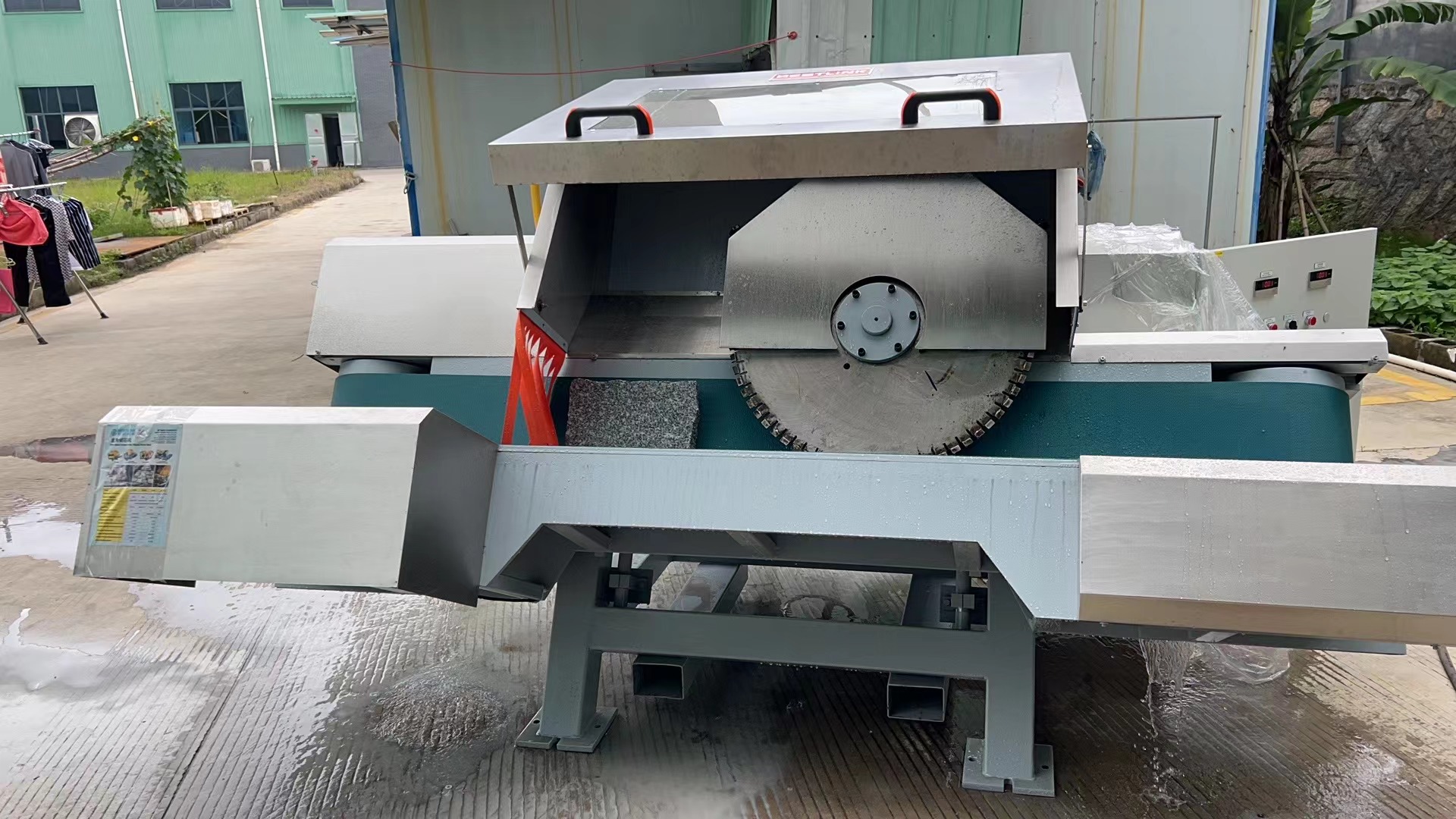 Каменный плоский шпон из отдельных пилочных машин