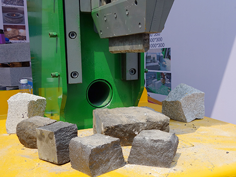 Работа камнекольных машин